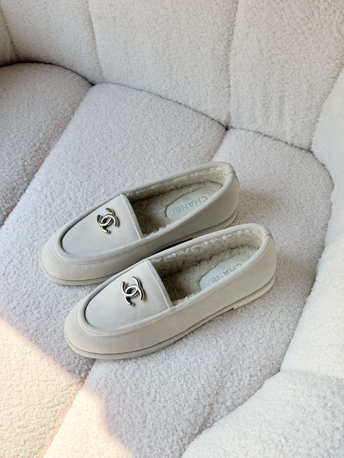 Chanel CC Logo White Suede Shearling Loafers Chanel CC Logo White Suede Shearling Loafers