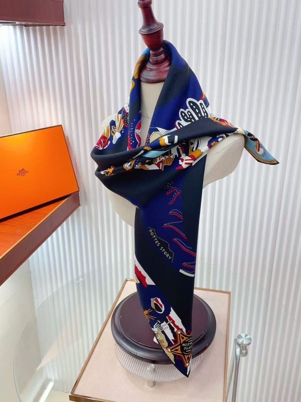 Hermes bottes story carre 90 black and navy silk scarf