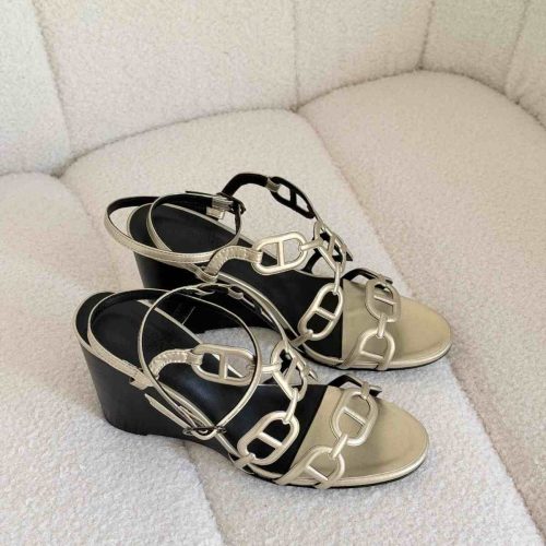 Hermes noumea 85 champagne heels