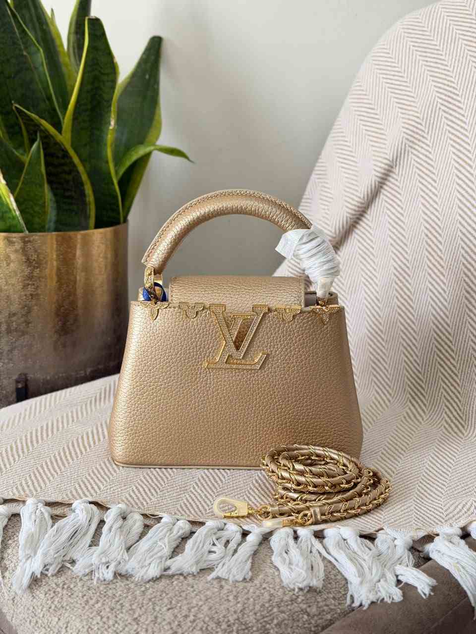 Louis Vuitton metal flower crown capucines mini bag golden Louis Vuitton metal flower crown capucines mini bag golden