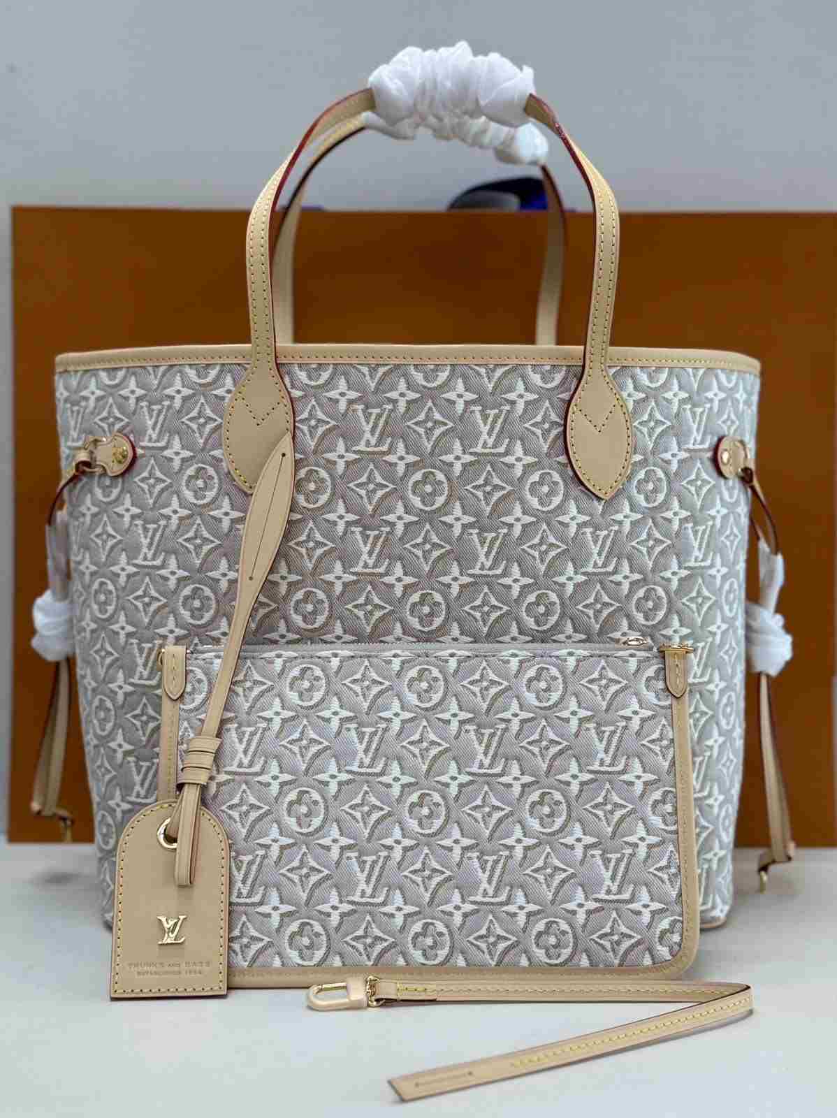 Louis vuitton neverfull mm in monogram embleme peuplier Louis vuitton neverfull mm in monogram embleme peuplier