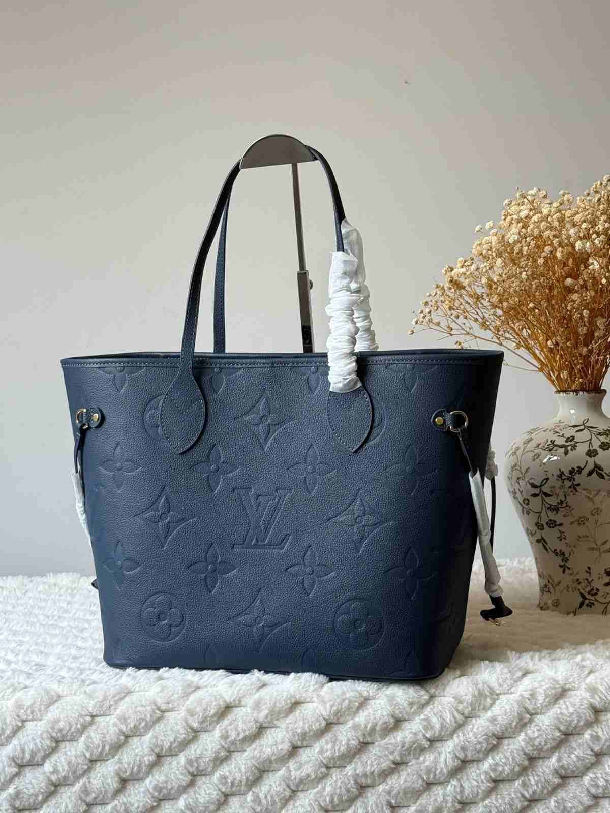 Louis vuitton neverfull mm in navy blue monogram empreinte leather Louis vuitton neverfull mm in navy blue monogram empreinte leather