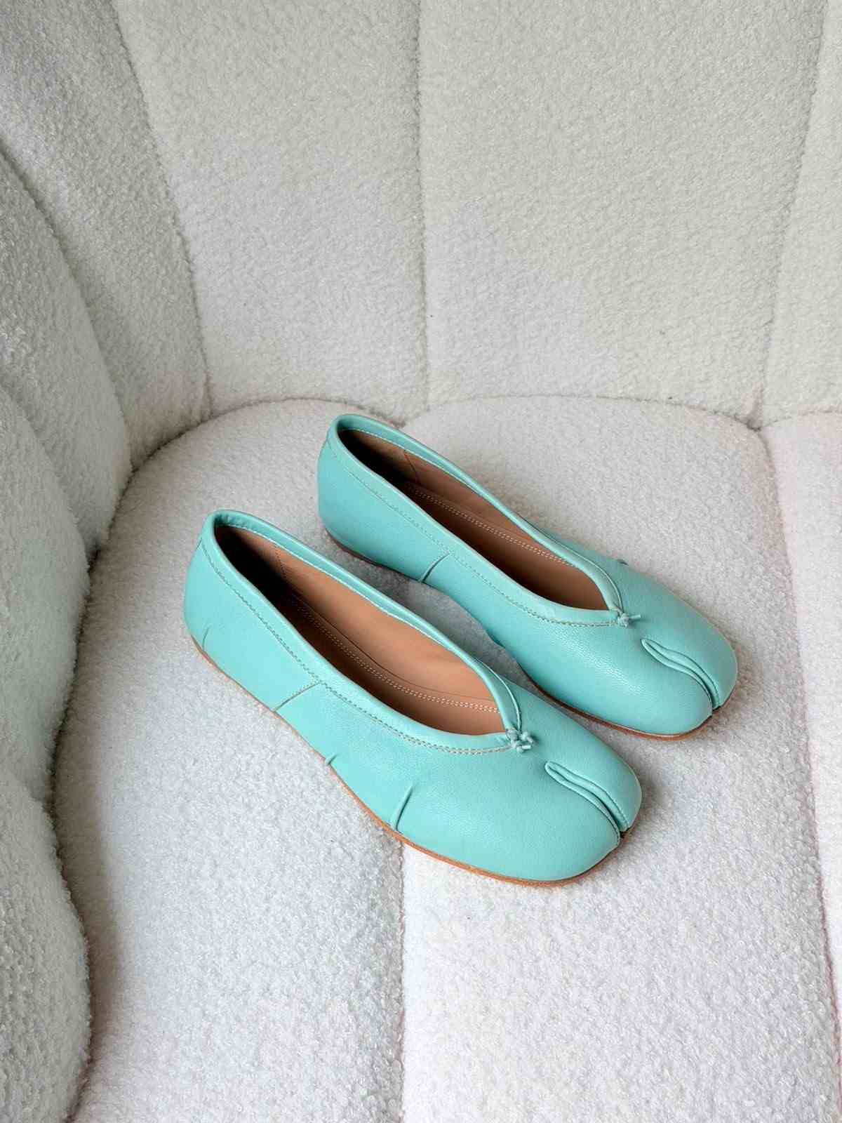 Maison margiela tabi ballerina flats in aqua Maison margiela tabi ballerina flats in aqua