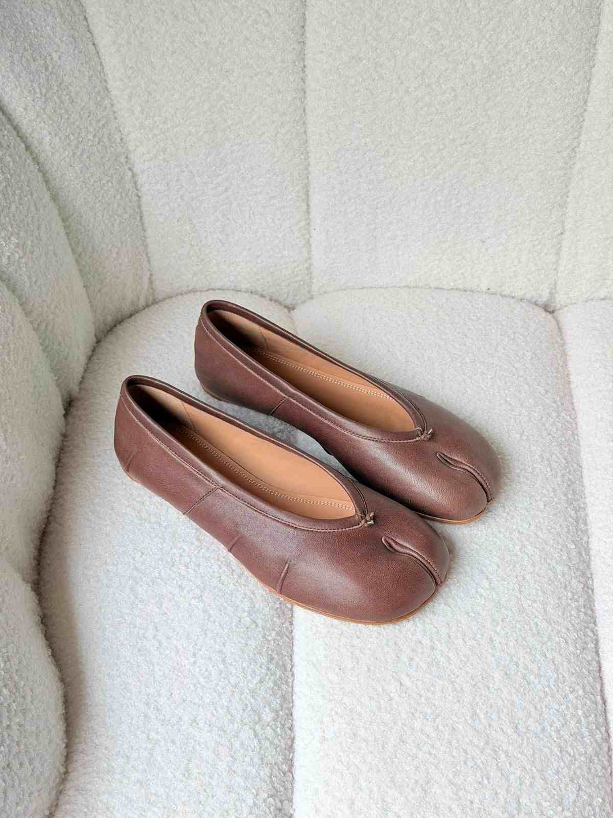 Maison margiela tabi ballerina flats in brown Maison margiela tabi ballerina flats in brown