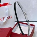 Valentino garavani vlogo signature reversible silver and black leather belt with silver tone buckle