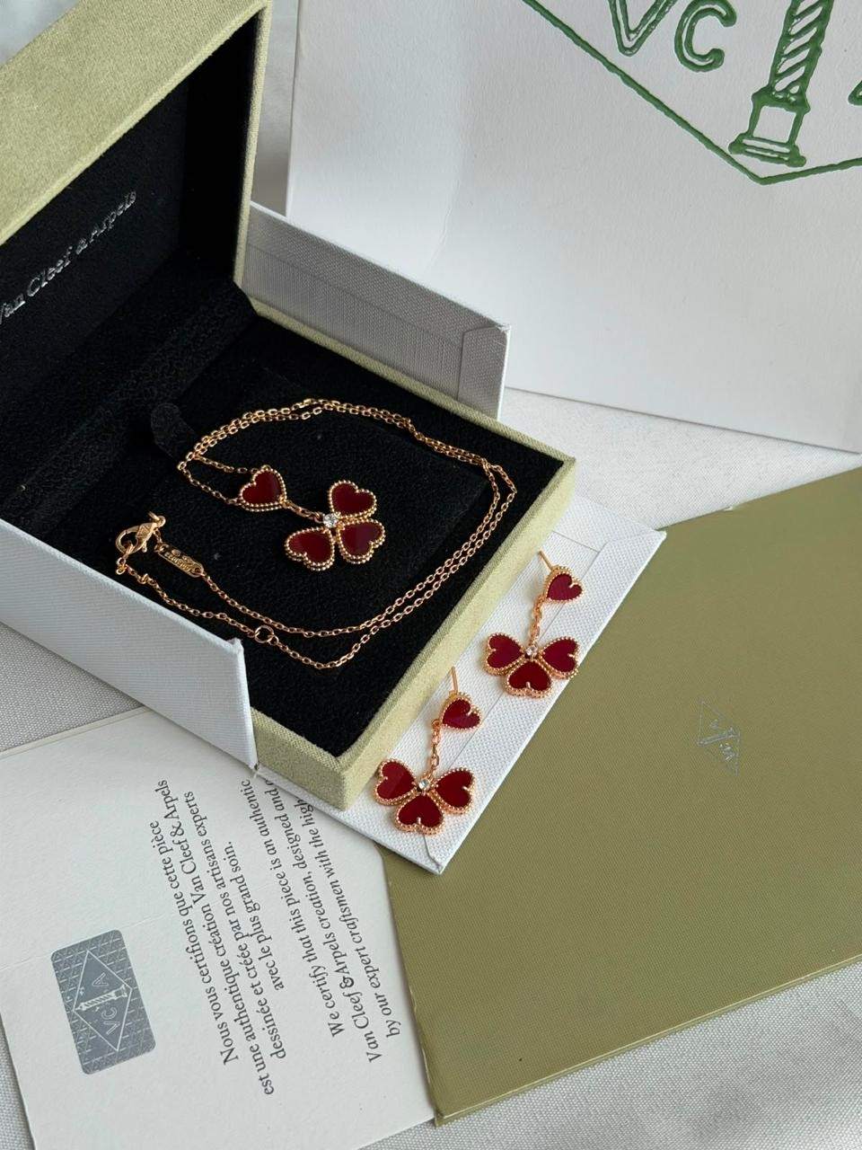 Van Cleef & Arpels Sweet Heart Red Diamond Necklace And Earrings Set Van Cleef & Arpels Sweet Heart Red Diamond Necklace And Earrings Set
