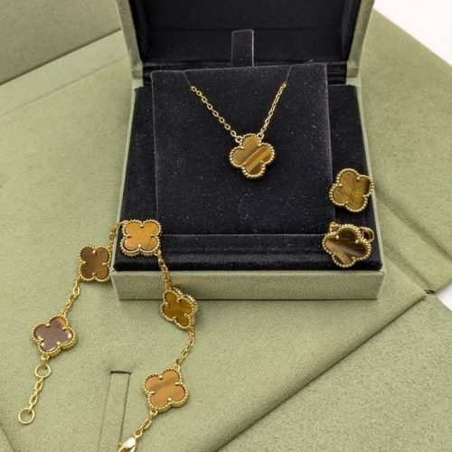 Van cleef & arpels vintage alhambra four leaf clover jewelry in golden brown