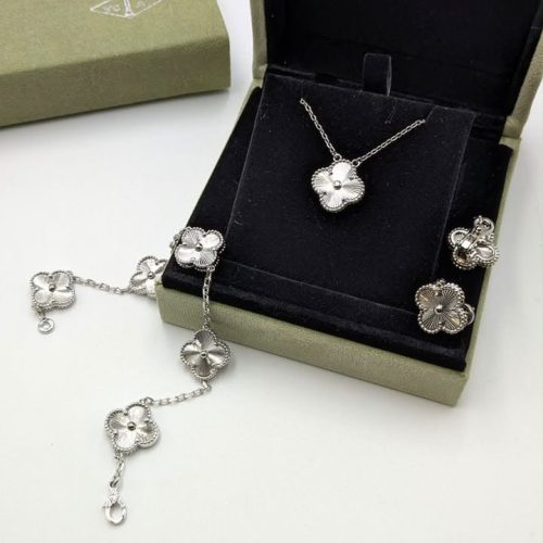 Van cleef & arpels vintage alhambra four leaf clover jewelry in silver