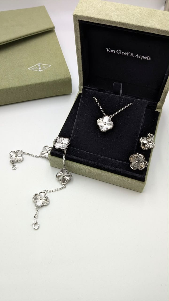Van cleef & arpels vintage alhambra four leaf clover jewelry in silver Van cleef & arpels vintage alhambra four leaf clover jewelry in silver