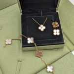 Van cleef & arpels vintage alhambra four leaf clover jewelry in white, gold and pink